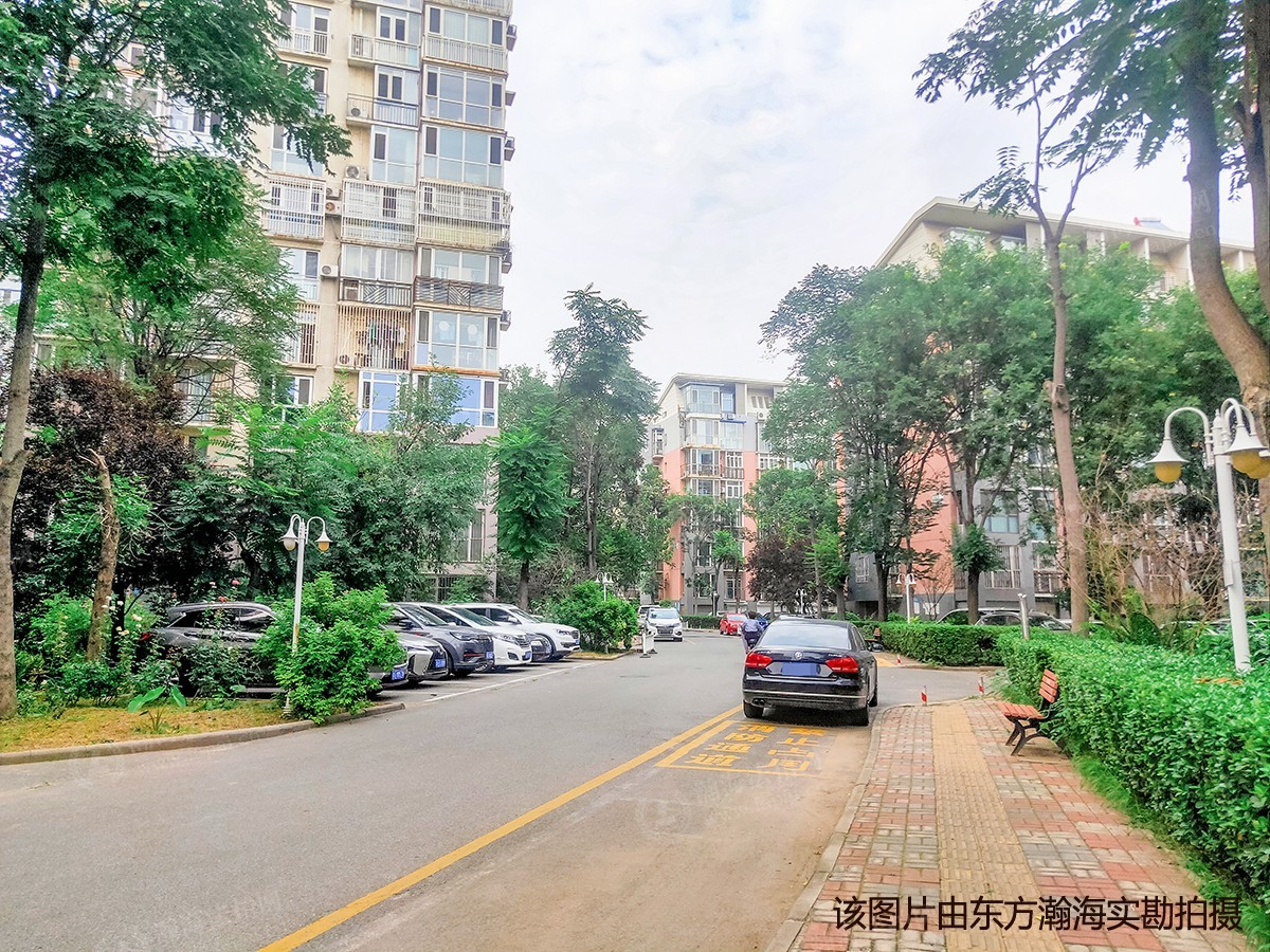丽园B区2号楼1单元701室及1车位（复式）