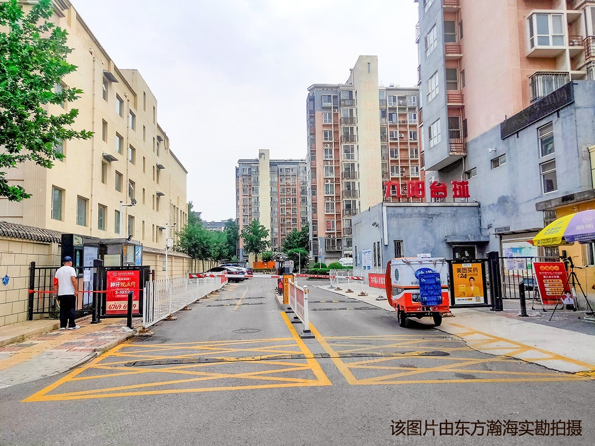 丽园B区2号楼1单元701室及1车位（复式）