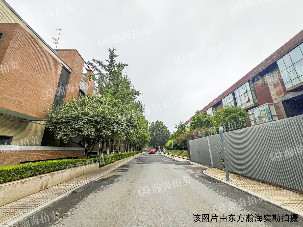 中间建筑二区16号楼01室