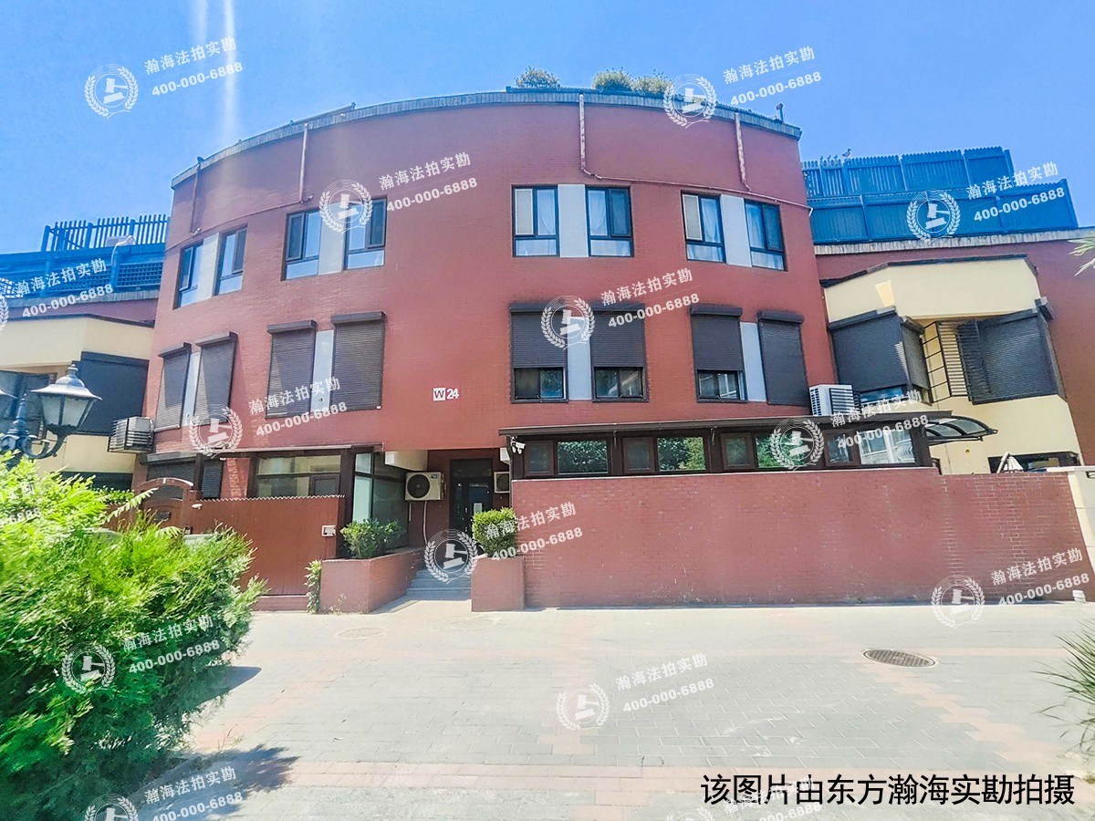 龙城花园W区F1公寓3A室（带小院）