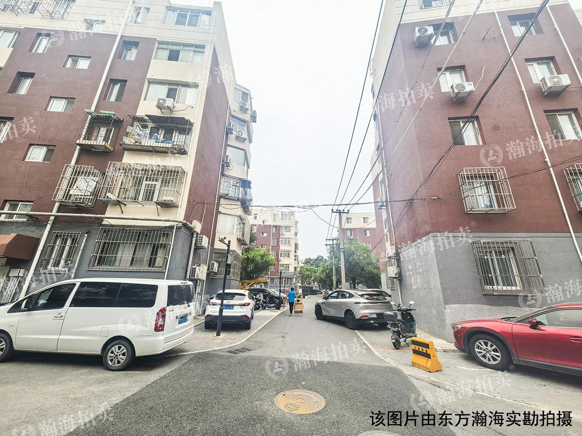 龙华园1号楼7单元601室