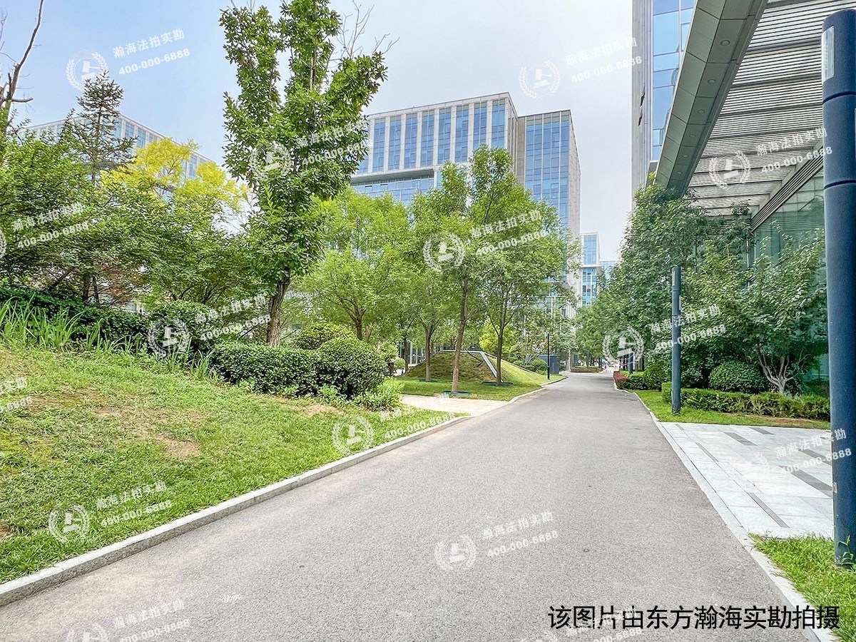 绿地中央广场5号楼802室