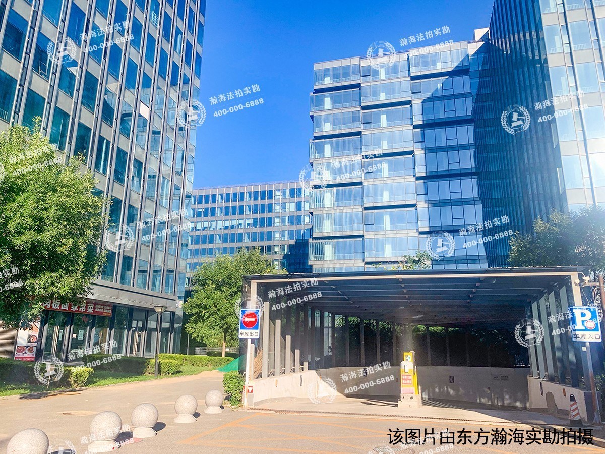 绿地中央广场3号楼1单元402室（50%份额）