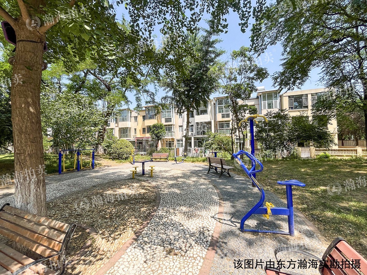 翡翠城二期236号楼1室