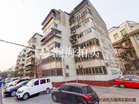 道桥职工家属院1号楼111室 