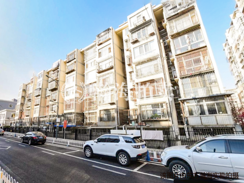 竹杆小区8号楼1单元502室