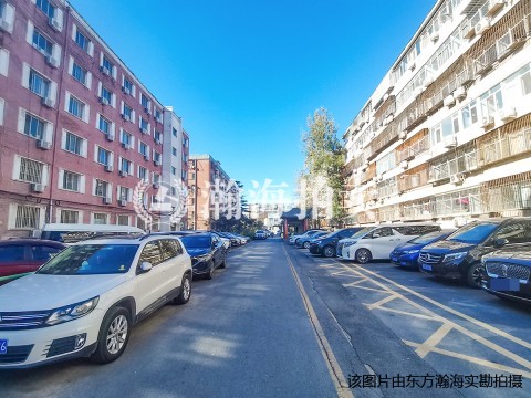 玉泉路11号院4号楼4单元102室（半地下）