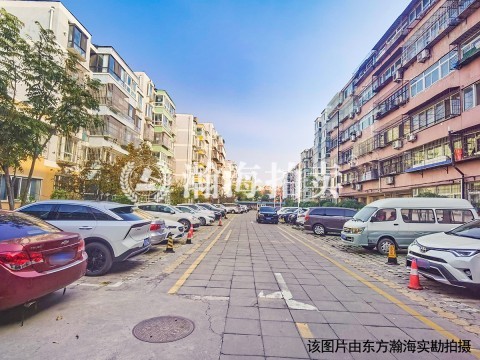 车站中里北区29号楼1单元302室