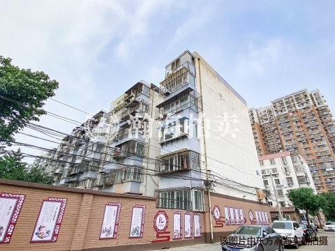 三合南里北区8号楼1单元402室