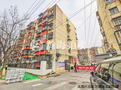 新华街四里2号楼10单元302室