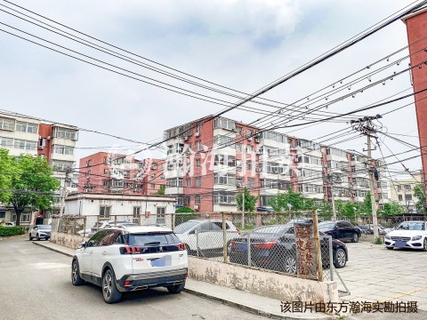 万宁小区8号楼4单元102室