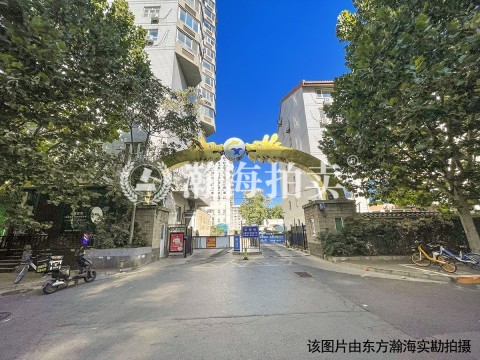 聚龙花园7号楼7-7-E室（50%份额）