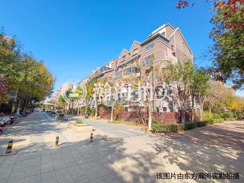 原香小镇二区22号楼2单元102室