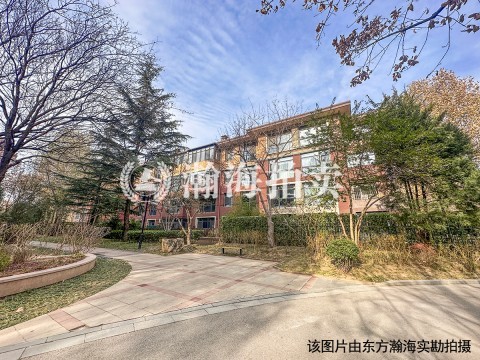 万城华府尚园8号楼2单元1028室+1储藏室+2车位（下叠别墅）