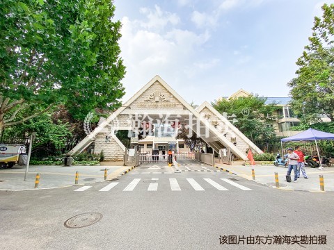 玲珑花园18号楼2单元301室