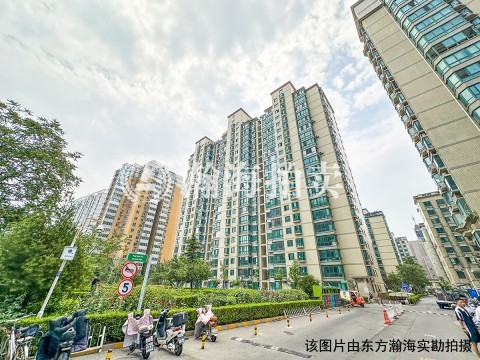 时尚街区东区7号楼1704室