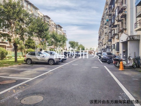 华馨园1号楼131室