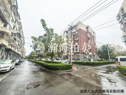 龙华园16号楼4单元501室