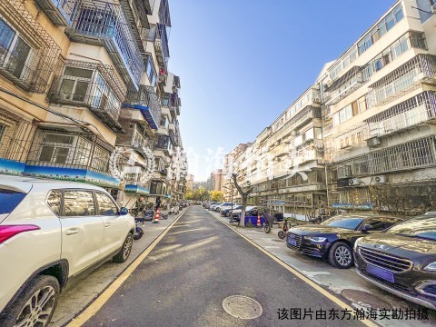 峪园小区13号楼4单元201室（带1地下室）