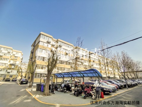 车站中里38号楼6单元402室