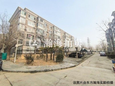 馨港庄园二区15号楼3单元402室