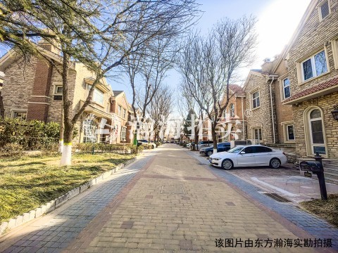 润泽庄园221号楼01室及室内木质屏风一组（联排别墅）