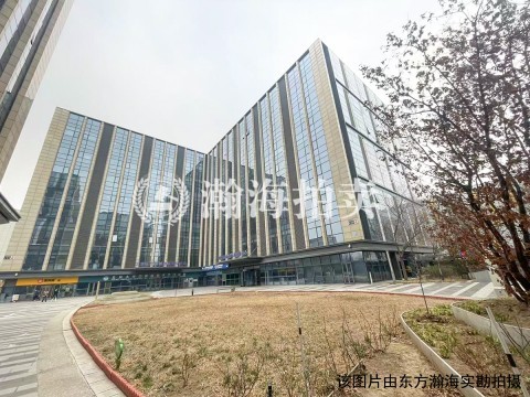 绿地自由港1号楼209室